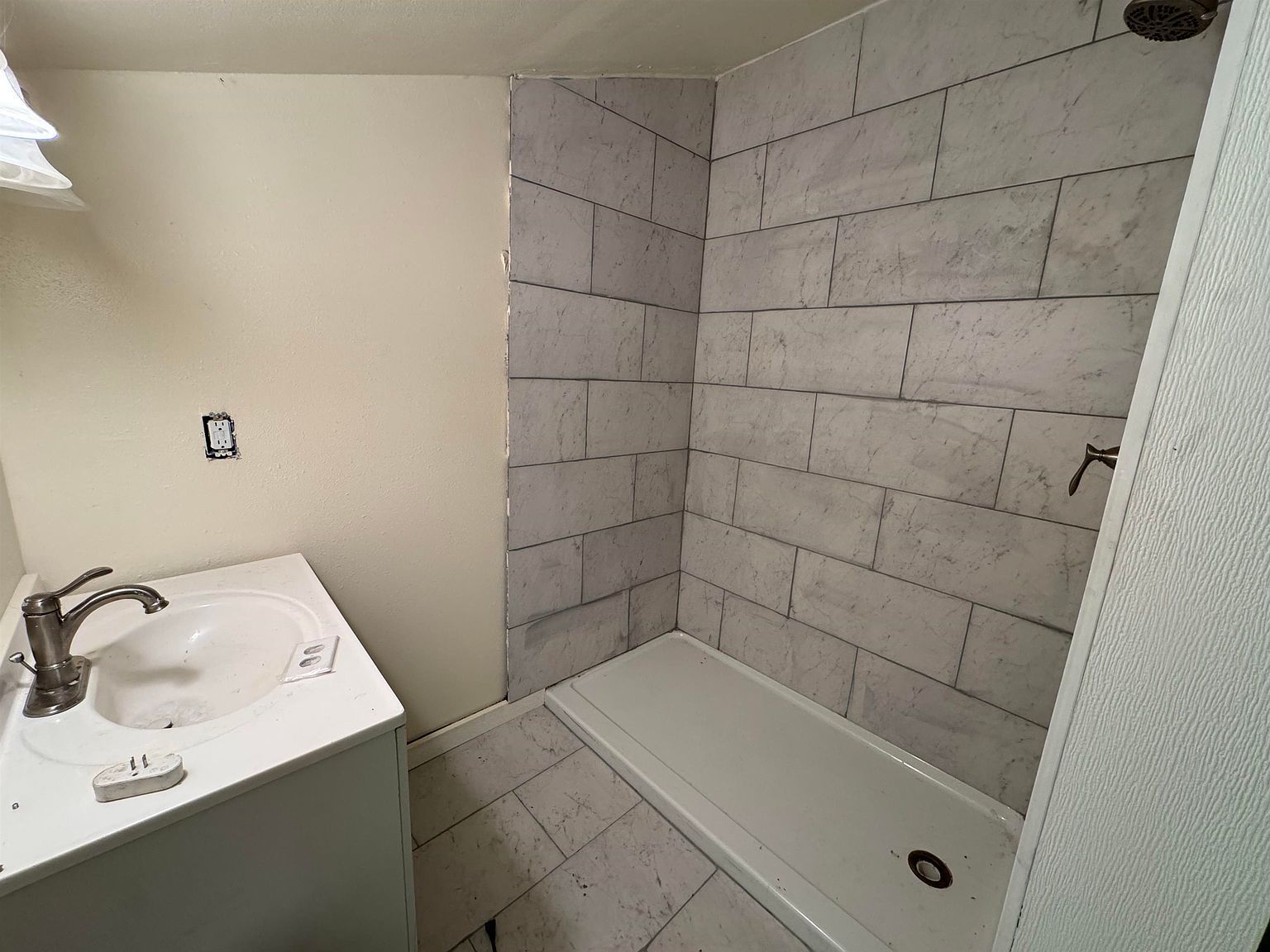 2611 Central Ave Dubuque, IA 52001 - Thumbnail 4