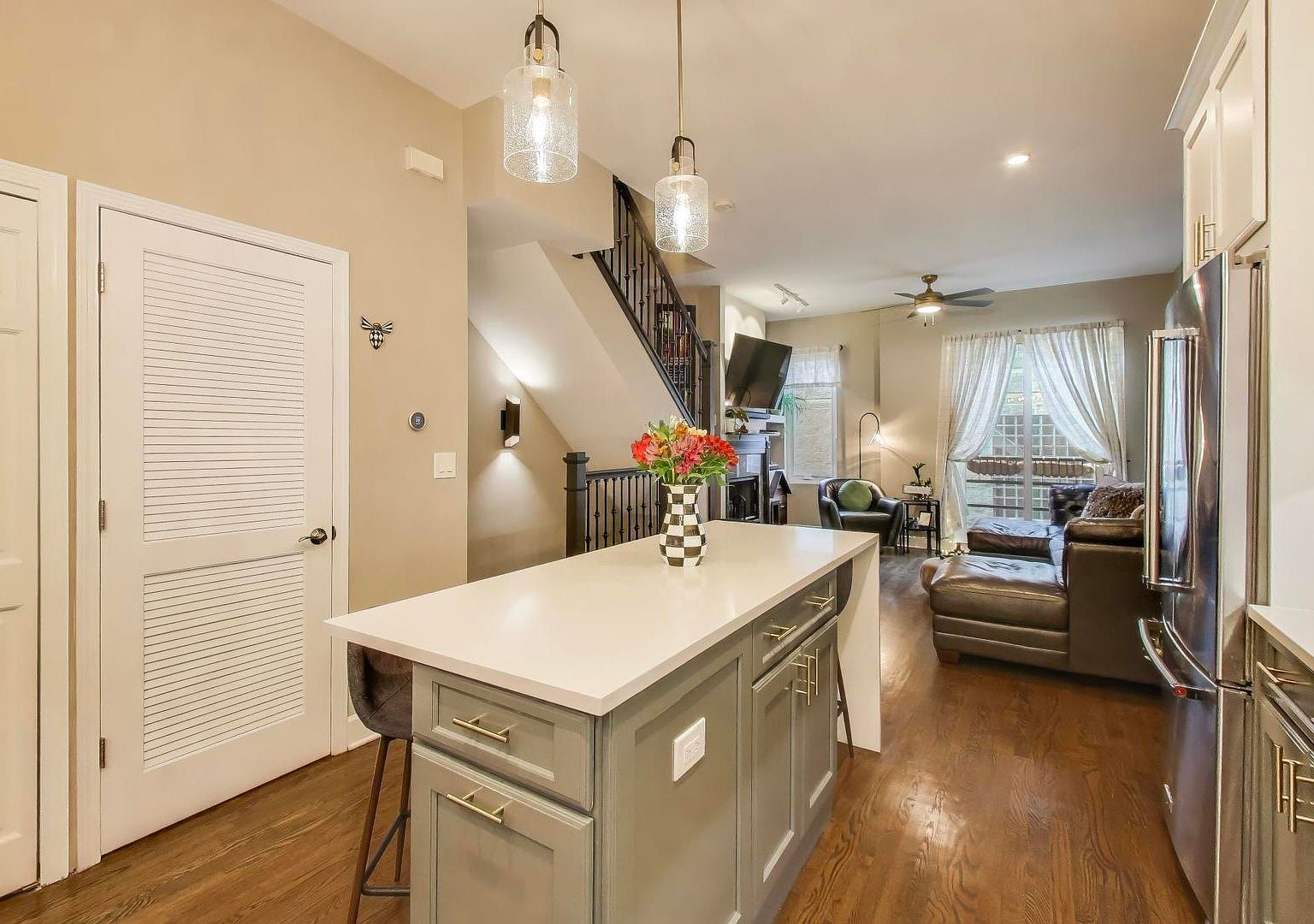 1145 W Newport Ave UNIT T Chicago, IL 60657 - Thumbnail 4