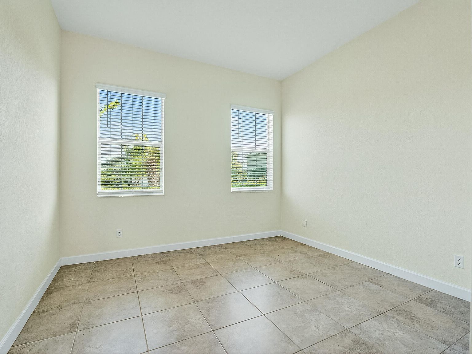 1769 Berkshire Cir SW Vero Beach, FL 32968 - Thumbnail 4