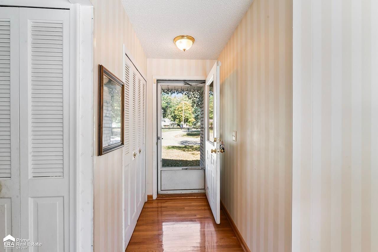 1203 Pickwick Pl Flint, MI 48507 - Thumbnail 4