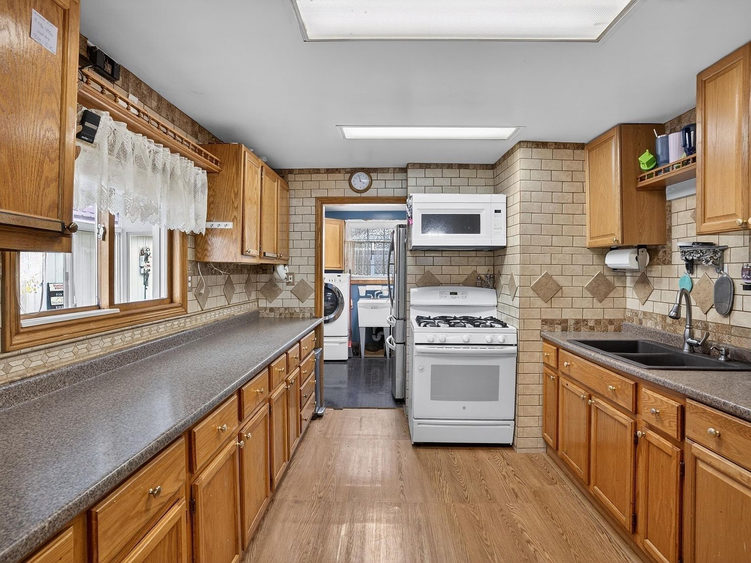 99 E Elmwood Ave Leonard, MI 48367 - Thumbnail 4