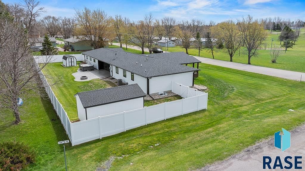 711 8th St W Clear Lake, SD 57226 - Thumbnail 4