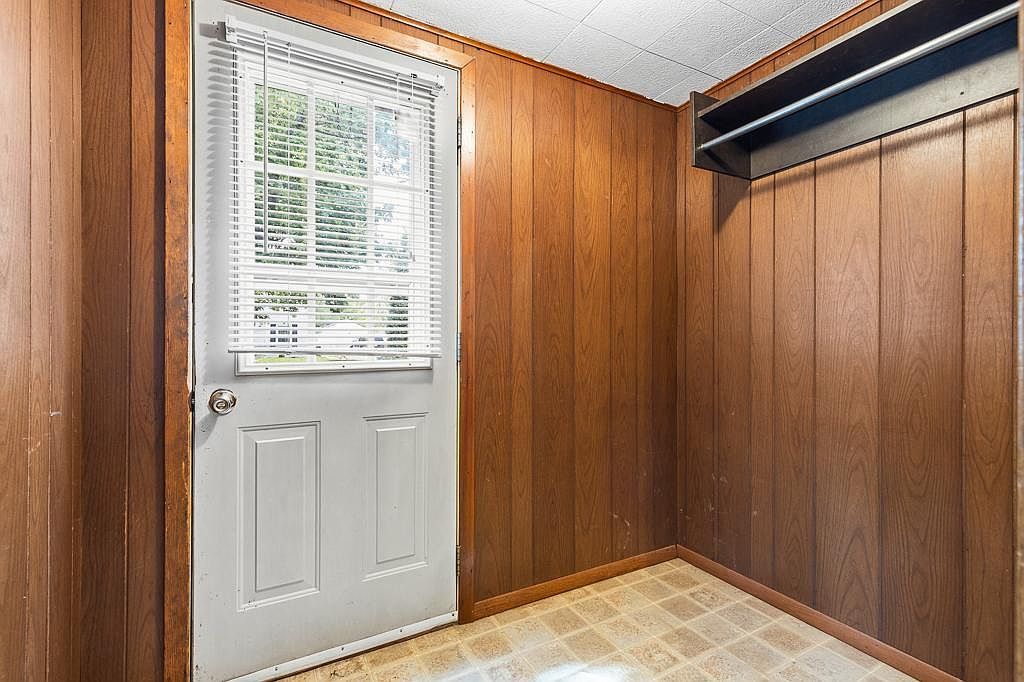 102 E Lyon St Minneota, MN 56264 - Thumbnail 4