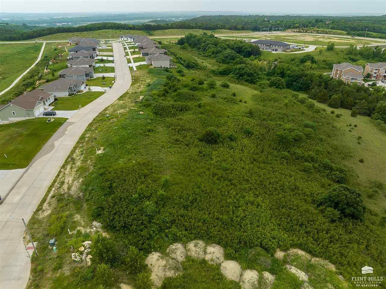 308 Ledgestone Ridge Ct Manhattan, KS 66503 - Thumbnail 4