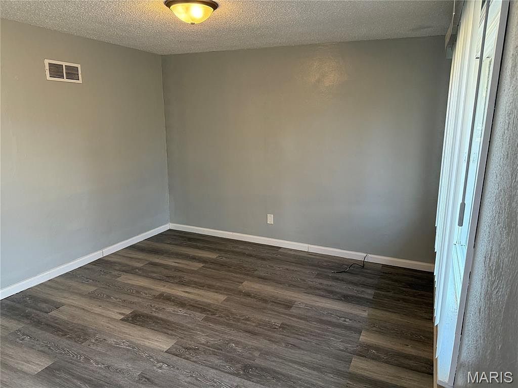 9713 Dennis Dr Saint Louis, MO 63136 - Thumbnail 4