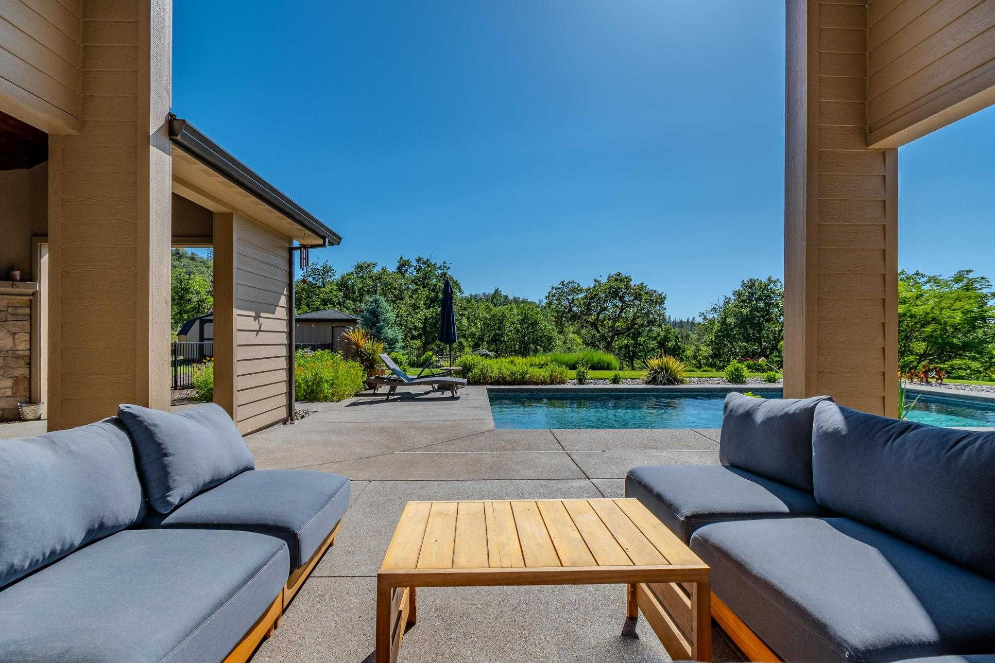 1886 S Obenchain Rd, Eagle Point, OR, USA, 97524 - Thumbnail 4