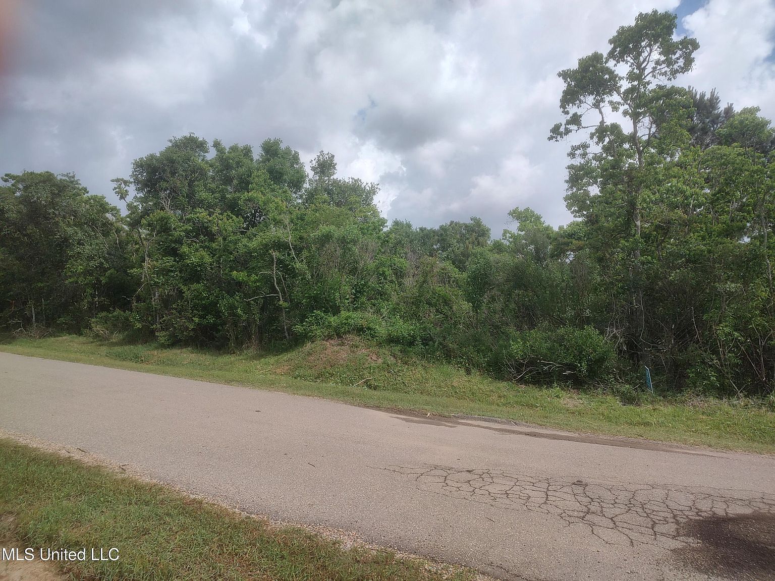 11474 Bayou View Dr Bay Saint Louis, MS 39520  | Single Family