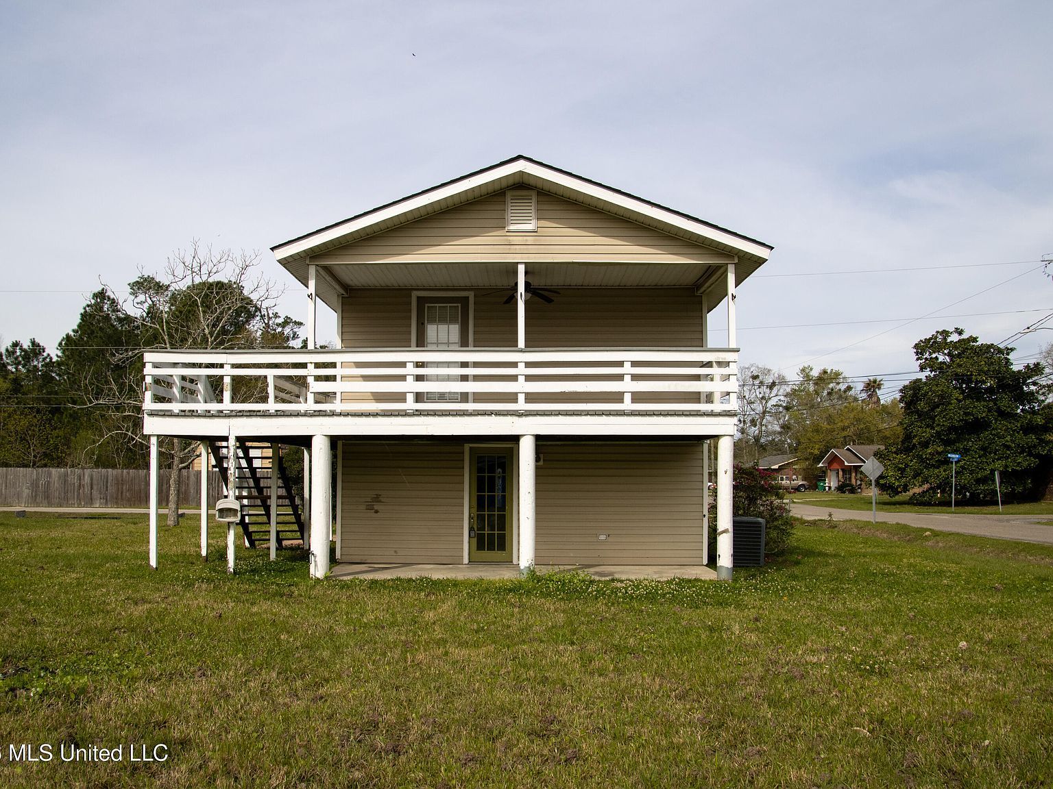 924 Washington St Waveland, MS 39576 - Thumbnail 4