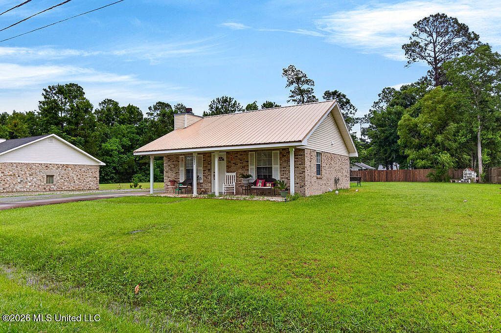1002 Washington St Waveland, MS 39576 - Thumbnail 4