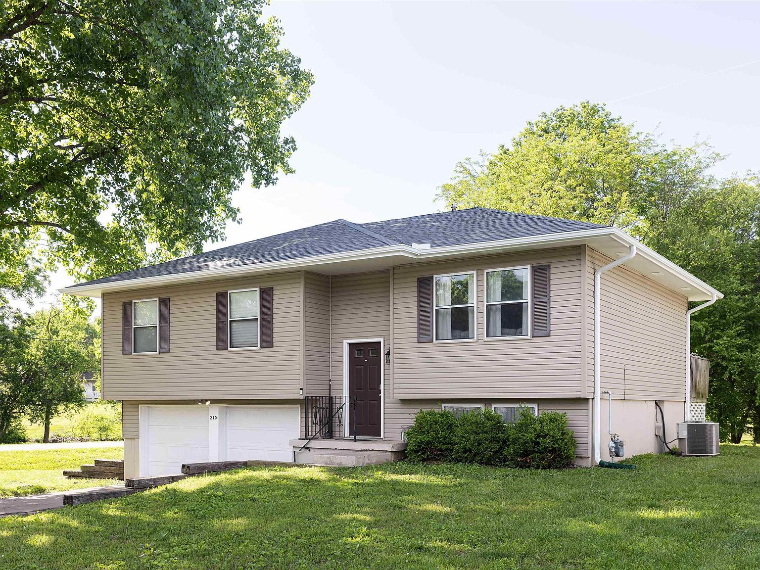 210 E Swisher Dr Clinton, MO 64735 - Thumbnail 4