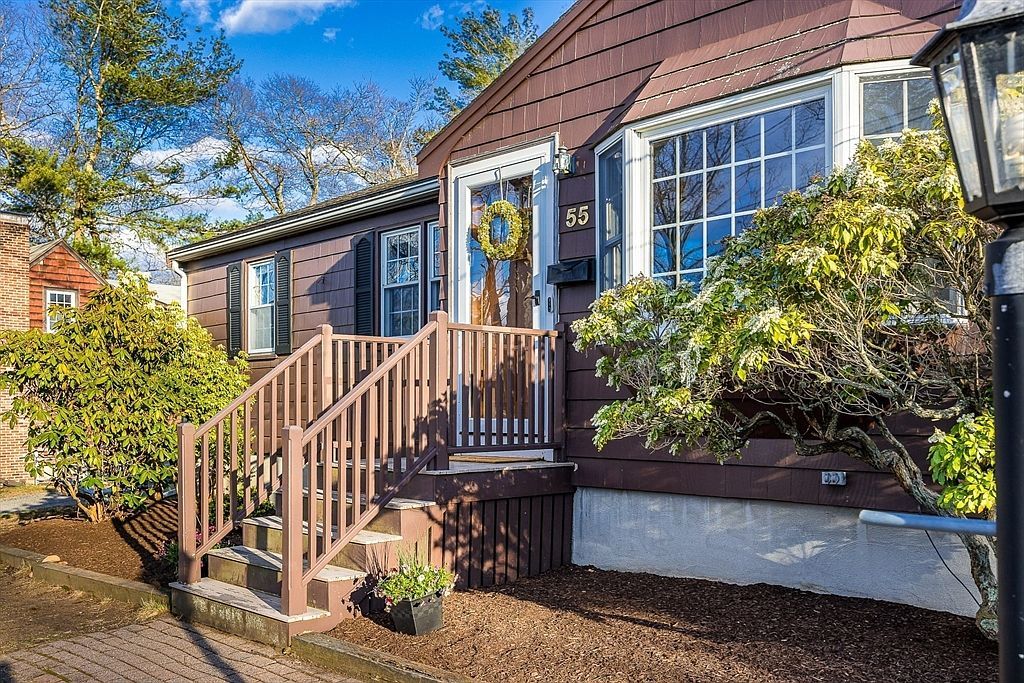 55 Lothrop Rd Reading, MA 01867 - Thumbnail 4