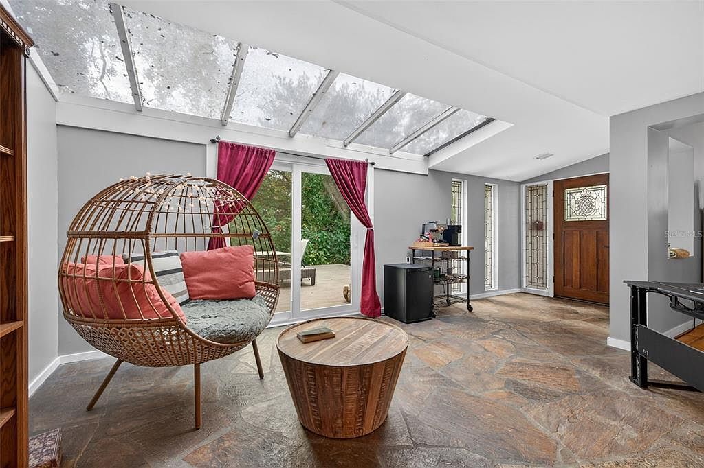 1007 Palm Terrace Dr Clearwater, FL 33755 - Thumbnail 4