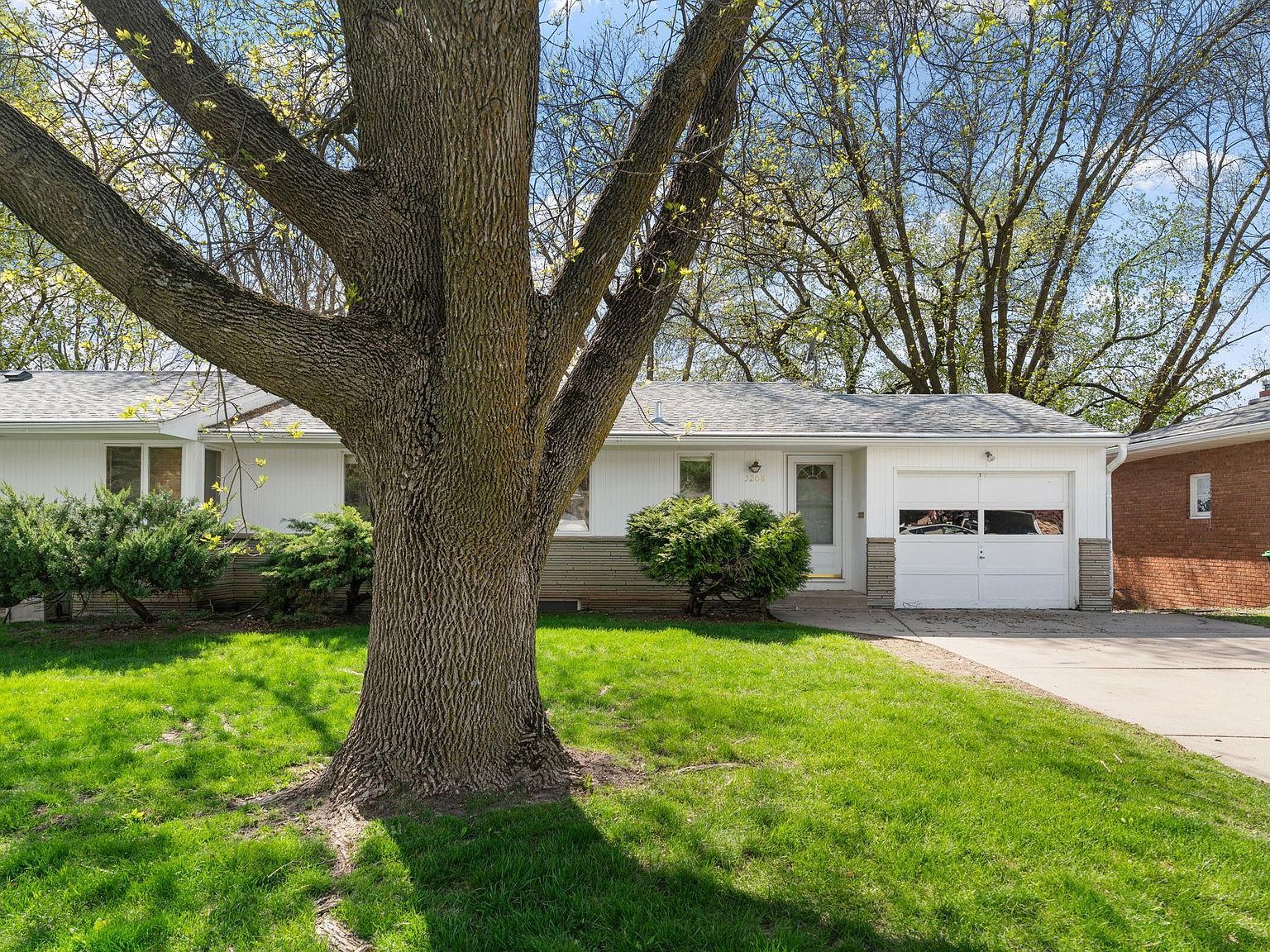 5208-5210 Grandview Ln Minneapolis, MN 55436 - Thumbnail 4