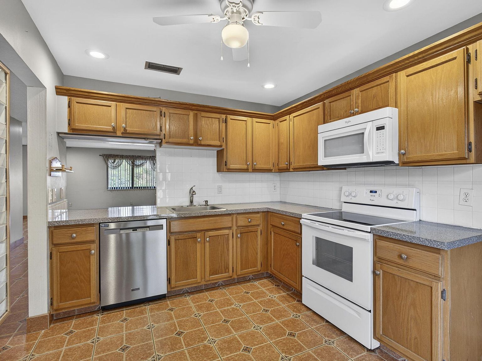 67 Macadamia Ct Royal Palm Beach, FL 33411 - Thumbnail 4