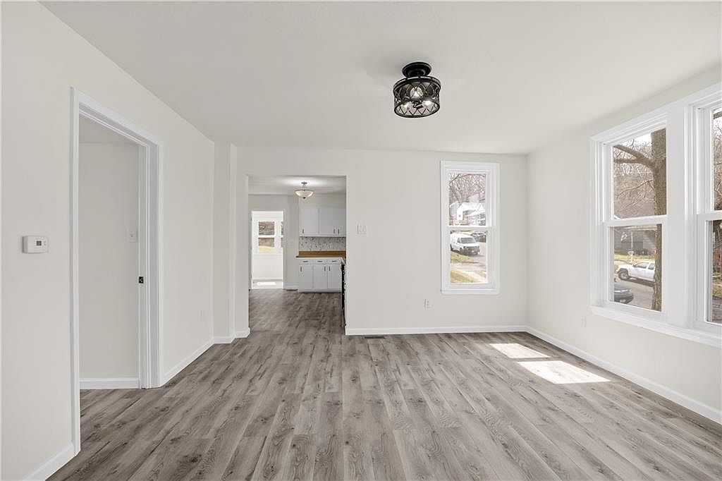 402 Blake St Saint Joseph, MO 64504 - Thumbnail 4