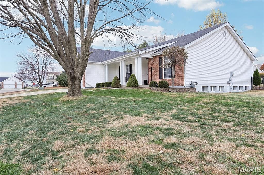 2209 Arnold Palmer Dr Belleville, IL 62220 - Thumbnail 4