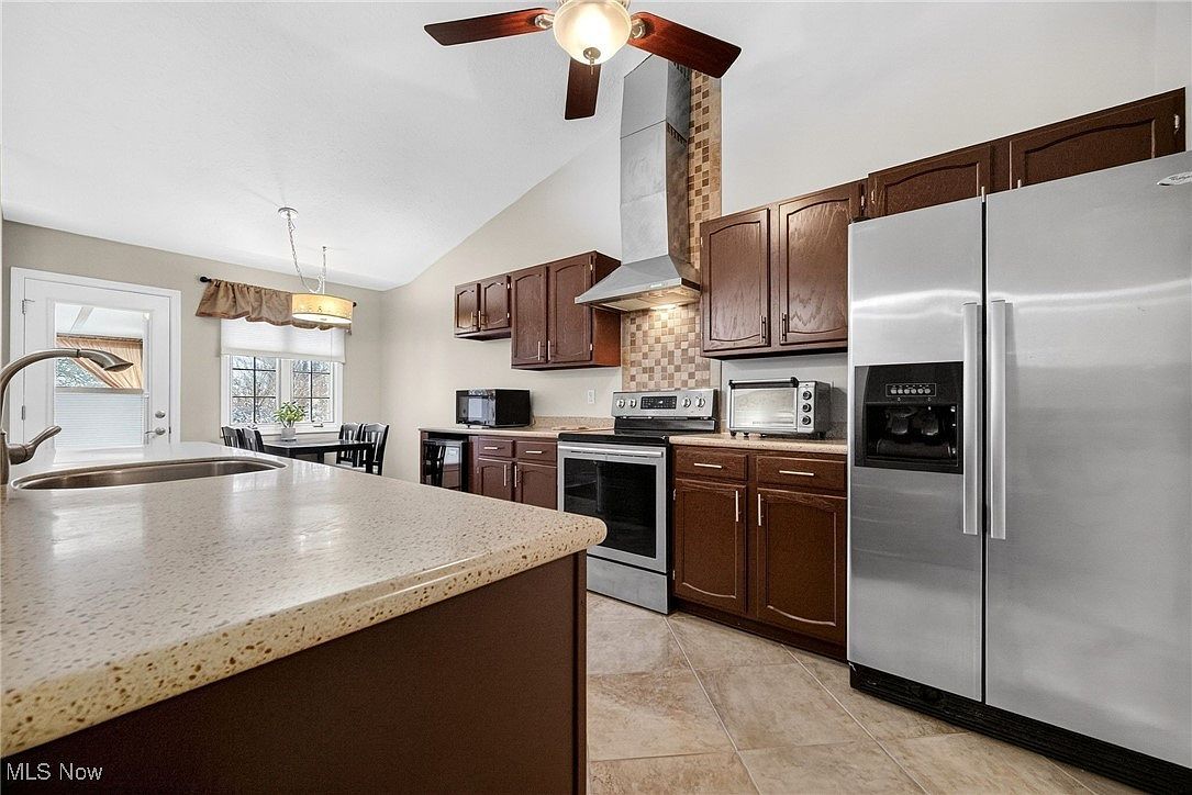 16375 Commons Oval Strongsville, OH 44136 - Thumbnail 4