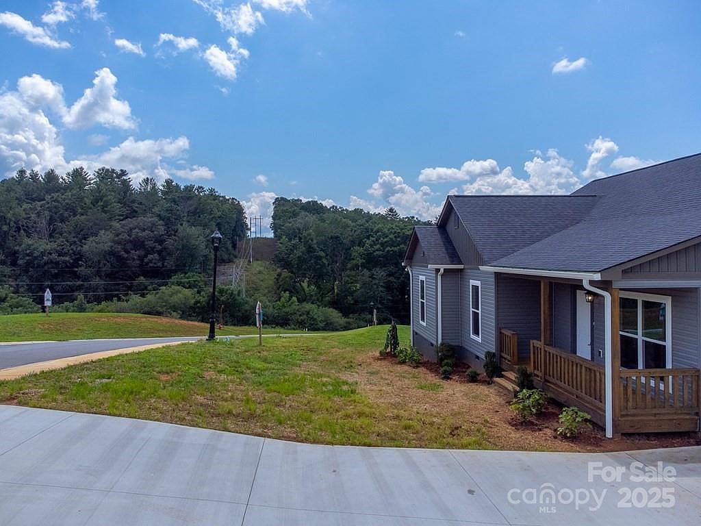 381 Scenic Ridge Cir Franklin, NC 28734 - Thumbnail 4