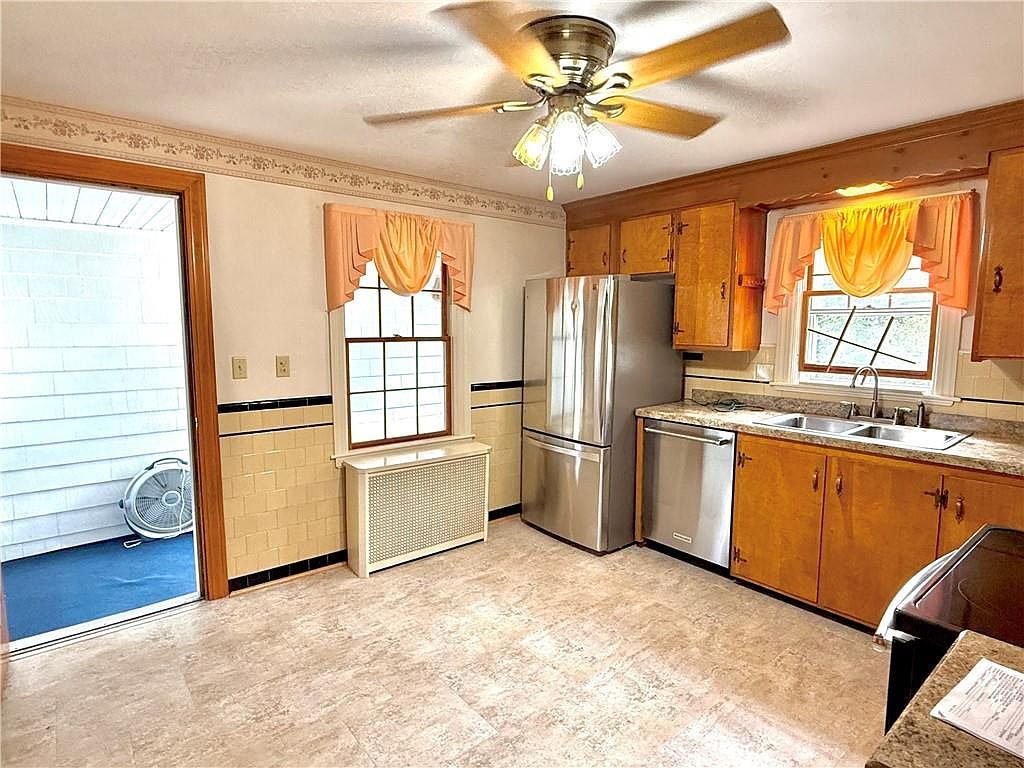 167 Forest Ave Cranston, RI 02910 - Thumbnail 4