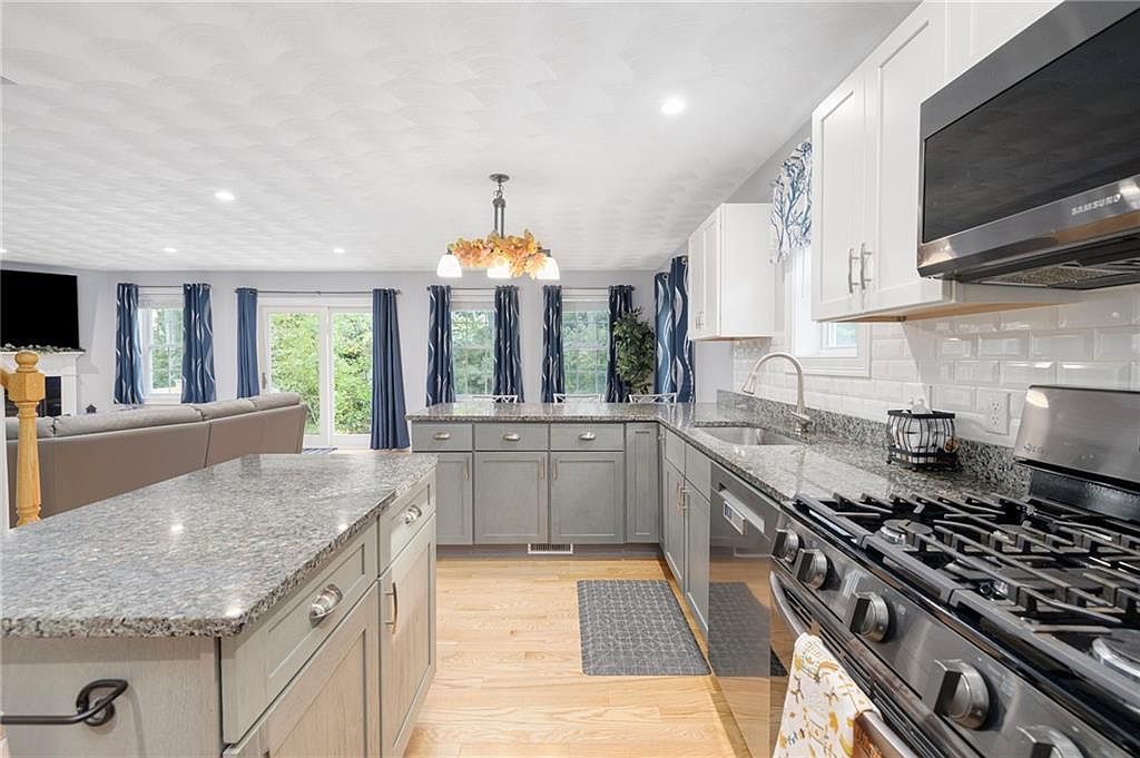 8 Lily Ln #8 West Warwick, RI 02893 - Thumbnail 4