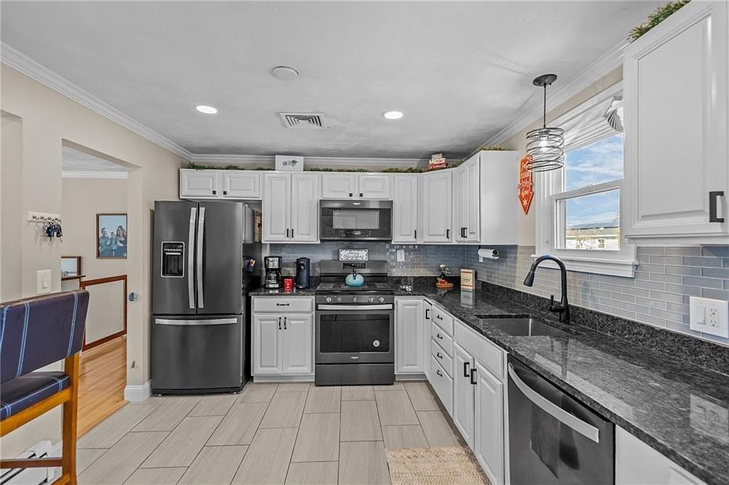 619 Smithfield Rd North Providence, RI 02904 - Thumbnail 4