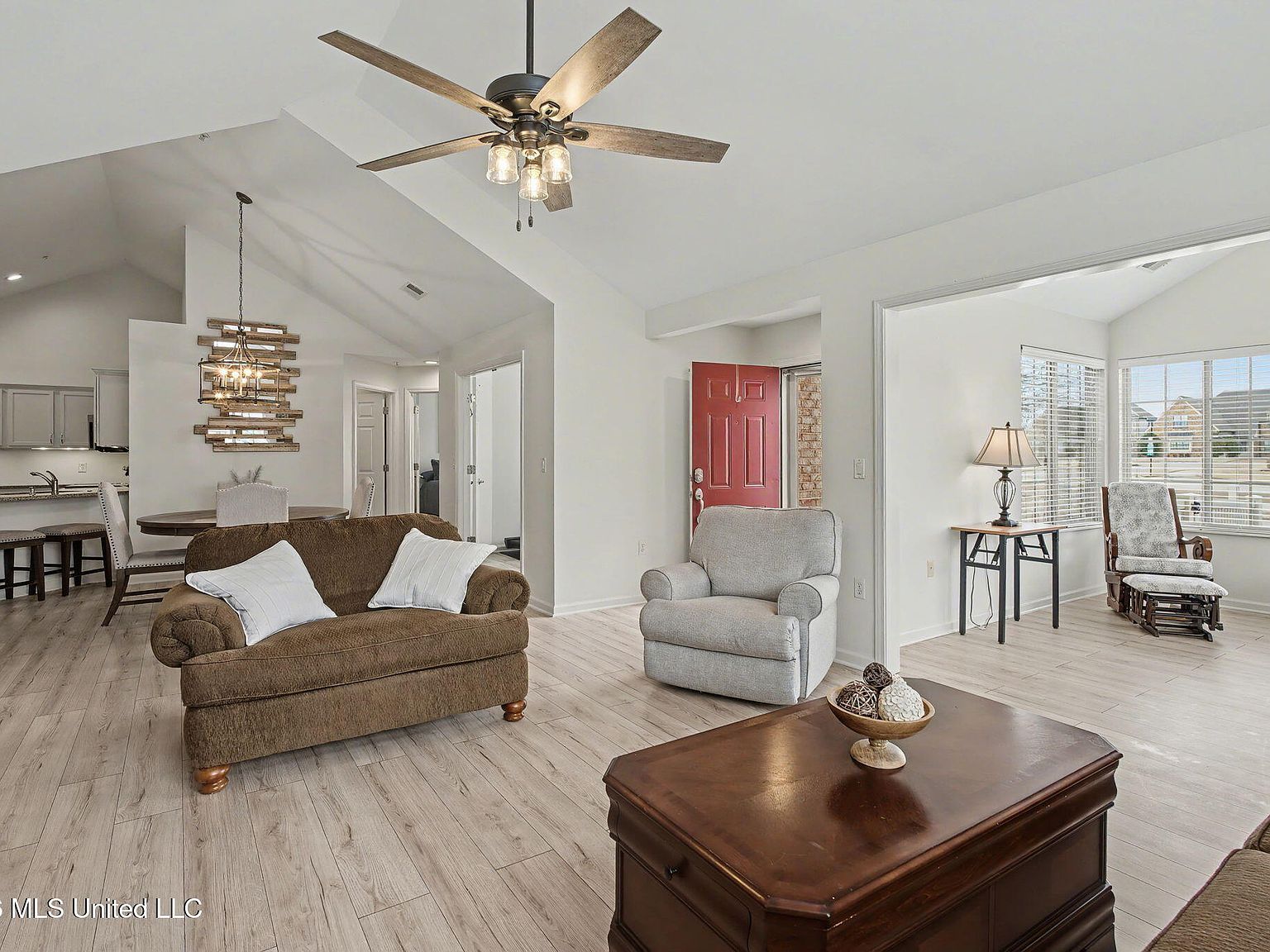 8812 Parkview Oaks Cir Olive Branch, MS 38654 - Thumbnail 4