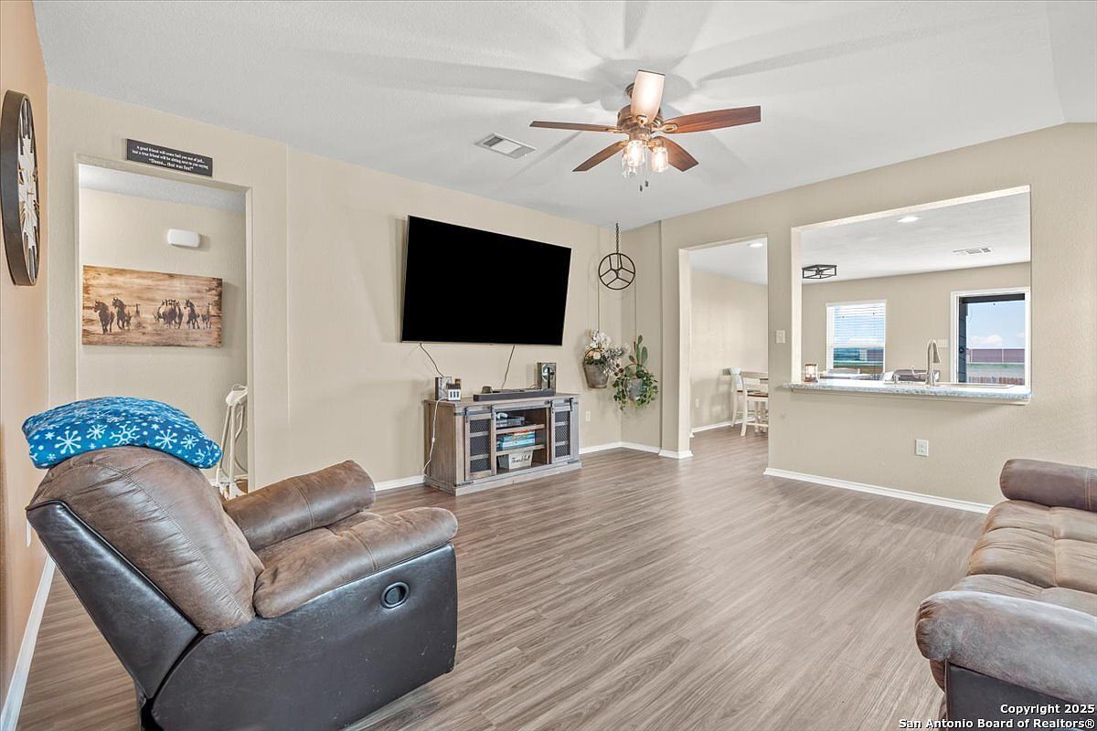 342 Kowald Ln New Braunfels, TX 78130 - Thumbnail 4