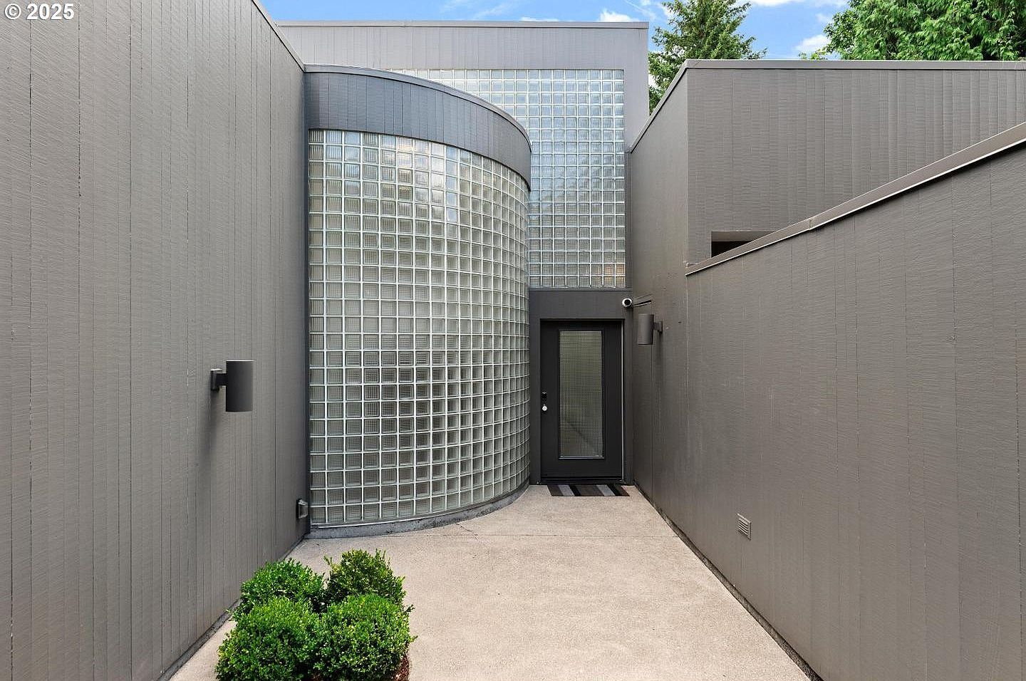 2725 SW Sherwood Dr Portland, OR 97201 - Thumbnail 4