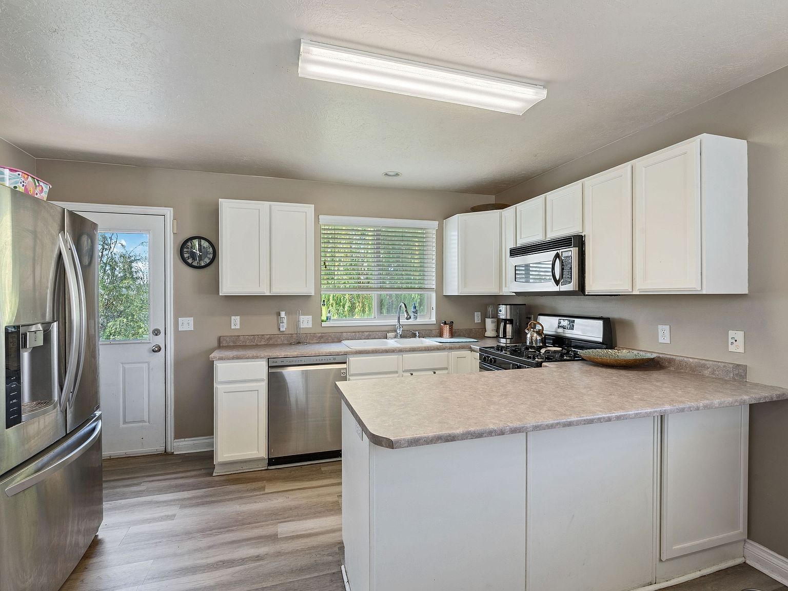 595 N Banbury Cir W North Salt Lake, UT 84054 - Thumbnail 4