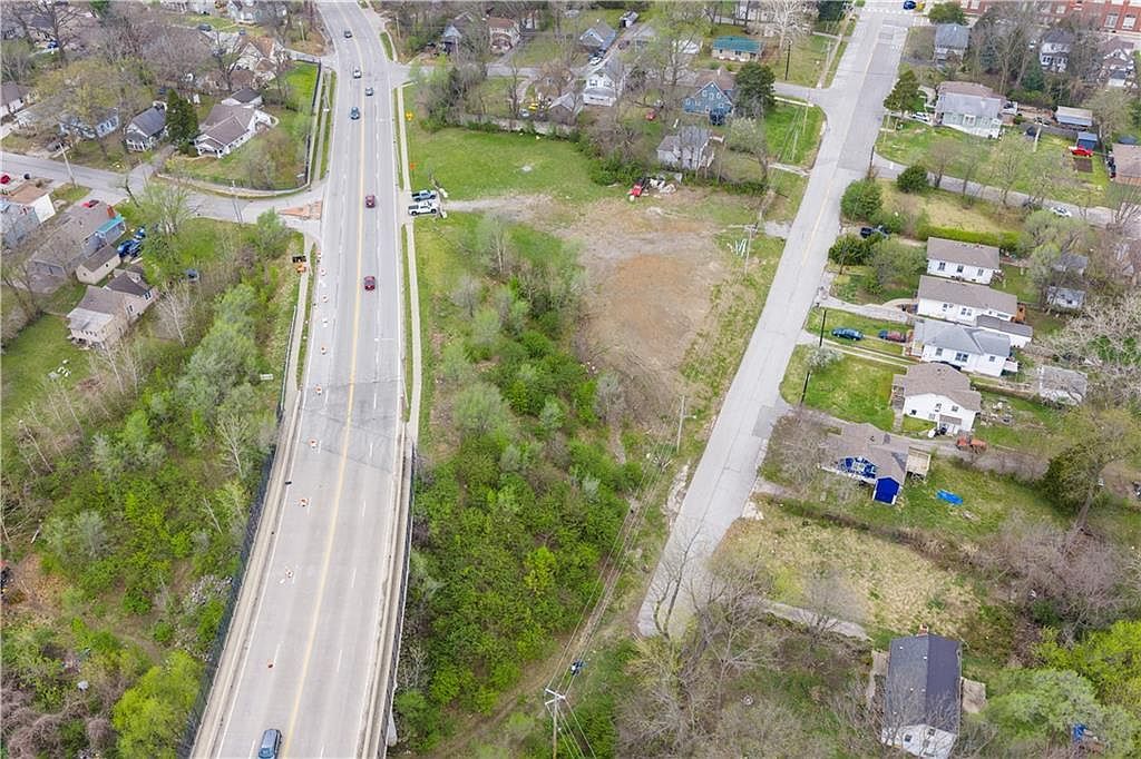 9827 E Independence Ave Independence, MO 64053 - Thumbnail 4