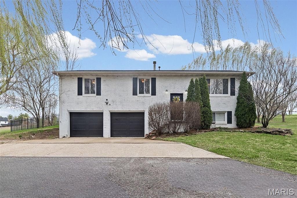 319 E Ingle Dr Glen Carbon, IL 62034 - Thumbnail 4