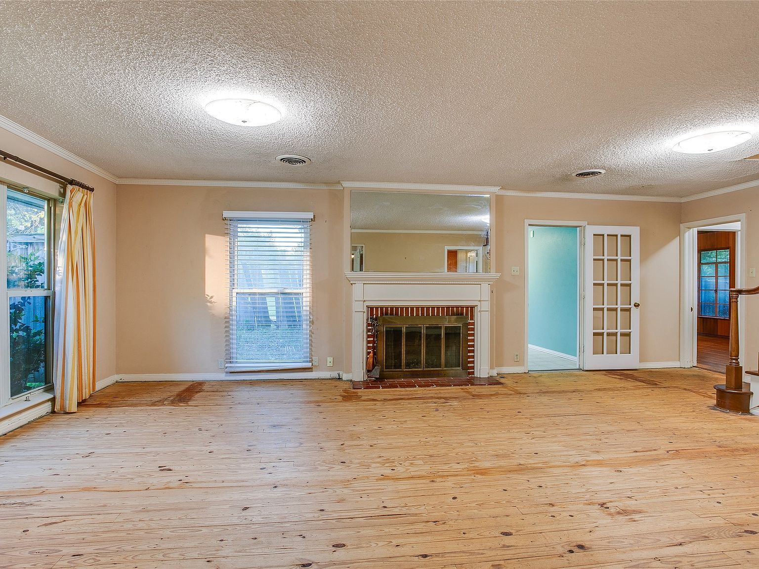 1439 Junior Dr Dallas, TX 75208 - Thumbnail 4