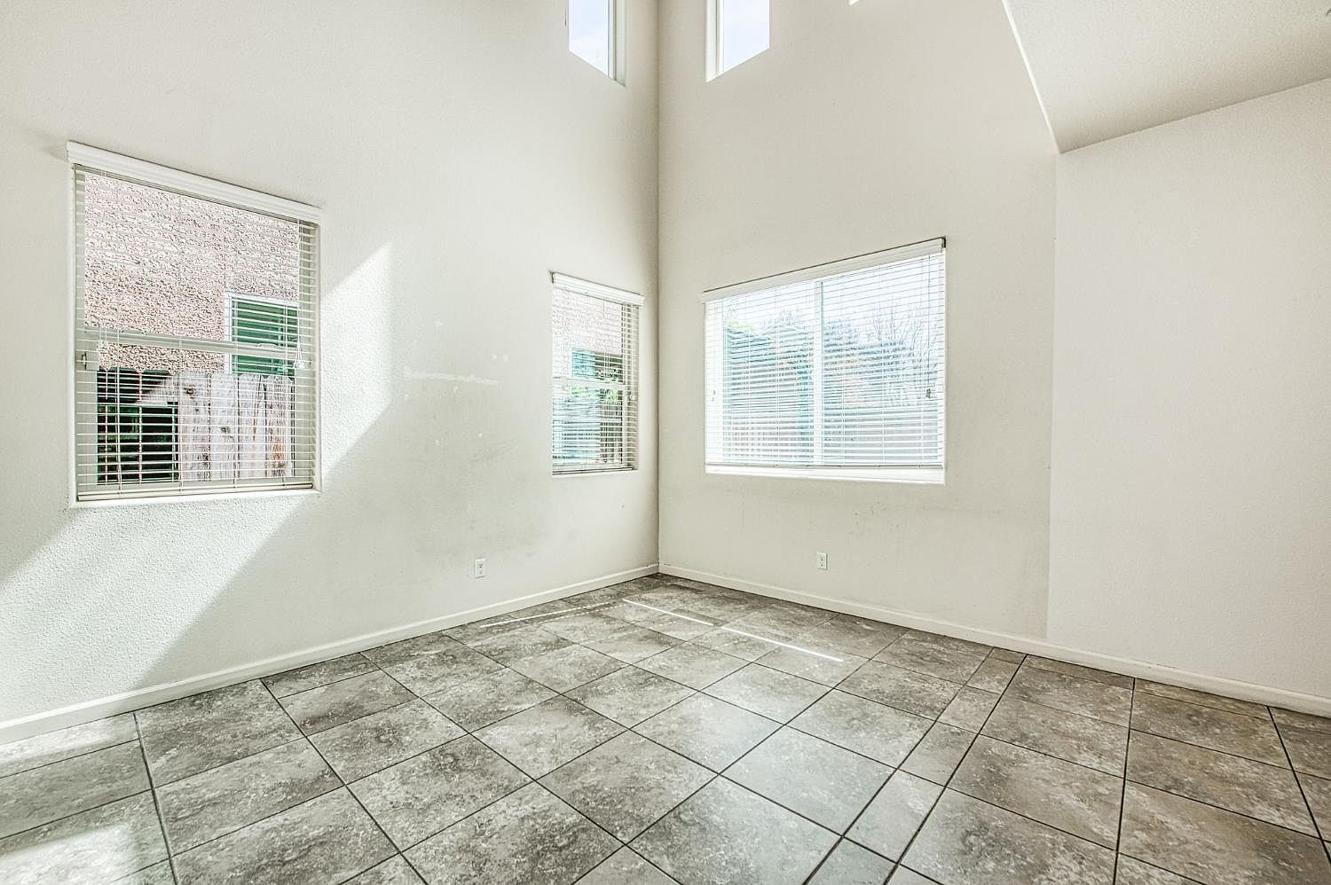 1286 Piazza Ln Clovis, CA 93612 - Thumbnail 4