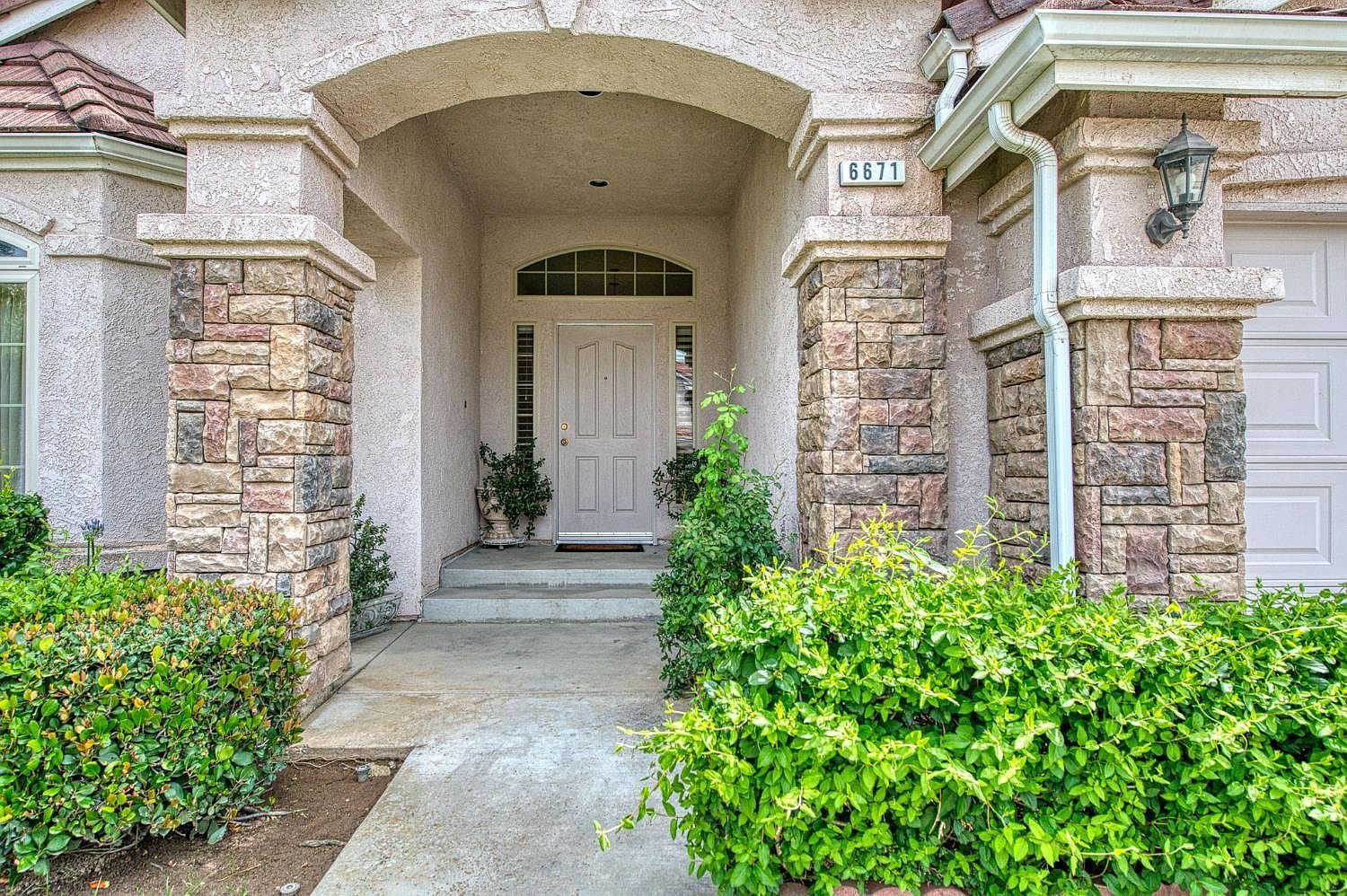 6671 E Simpson Ave Fresno, CA 93727 - Thumbnail 4