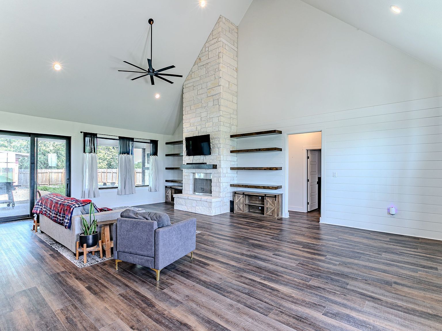 289 E Bell Rd Waco, TX 76705 - Thumbnail 4