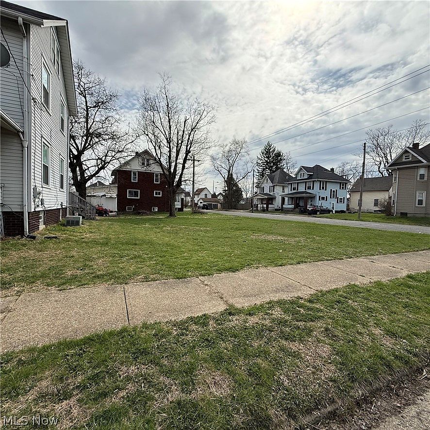 2106 Indiana Way NE Canton, OH 44705 - Thumbnail 4