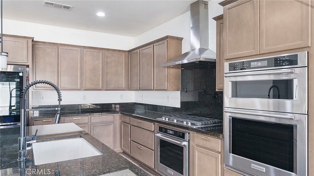 750 Green Ct Perris, CA 92571 - Thumbnail 4