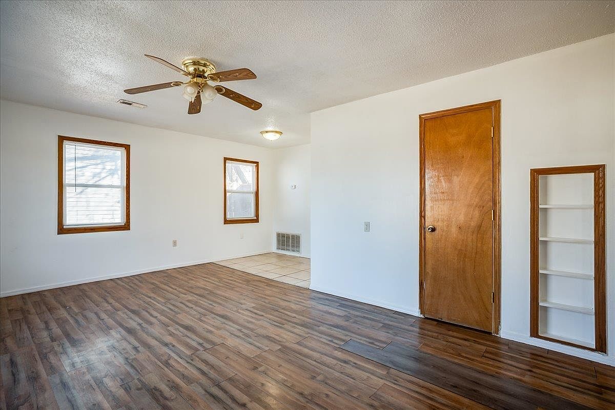 4462 S Hemlock Ave Wichita, KS 67216 - Thumbnail 4