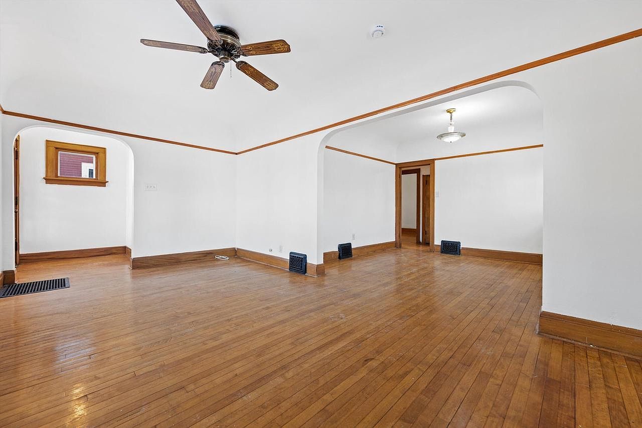1603 E Hampshire St Milwaukee, WI 53211 - Thumbnail 4