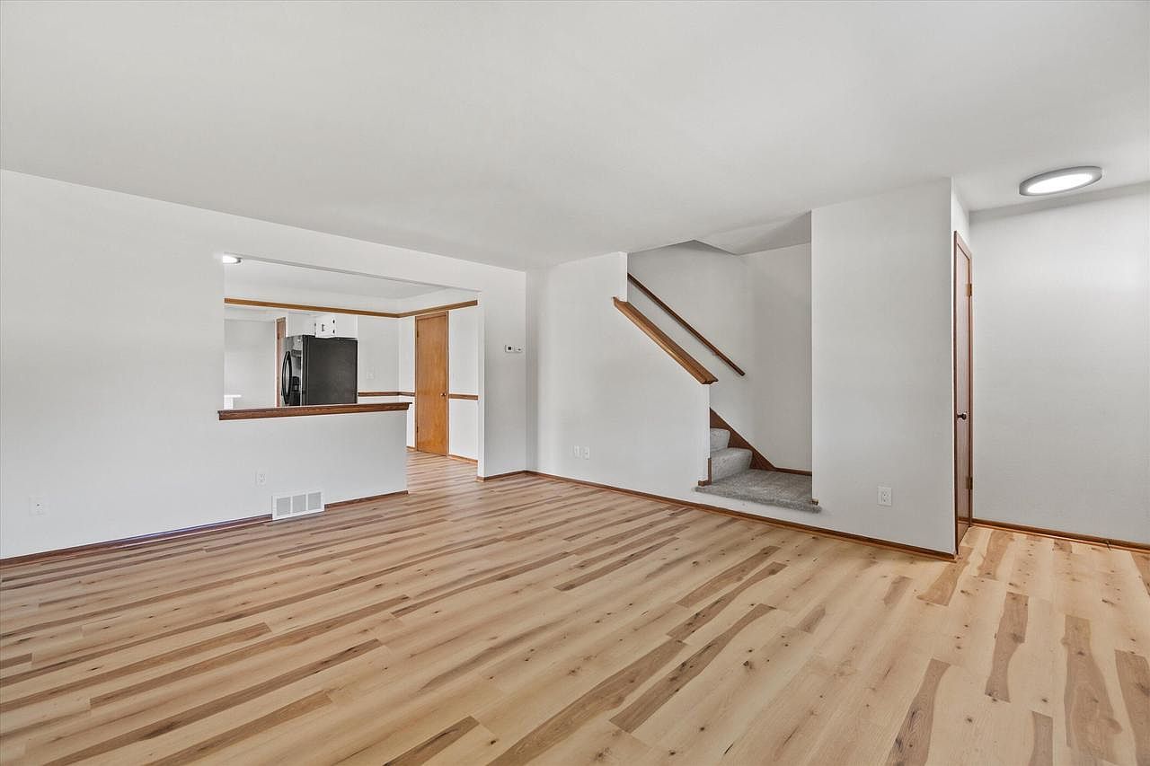 8148 S 88th St Franklin, WI 53132 - Thumbnail 4