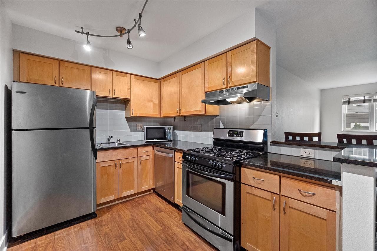 2121 N Cambridge Ave APT 103 Milwaukee, WI 53202 - Thumbnail 4