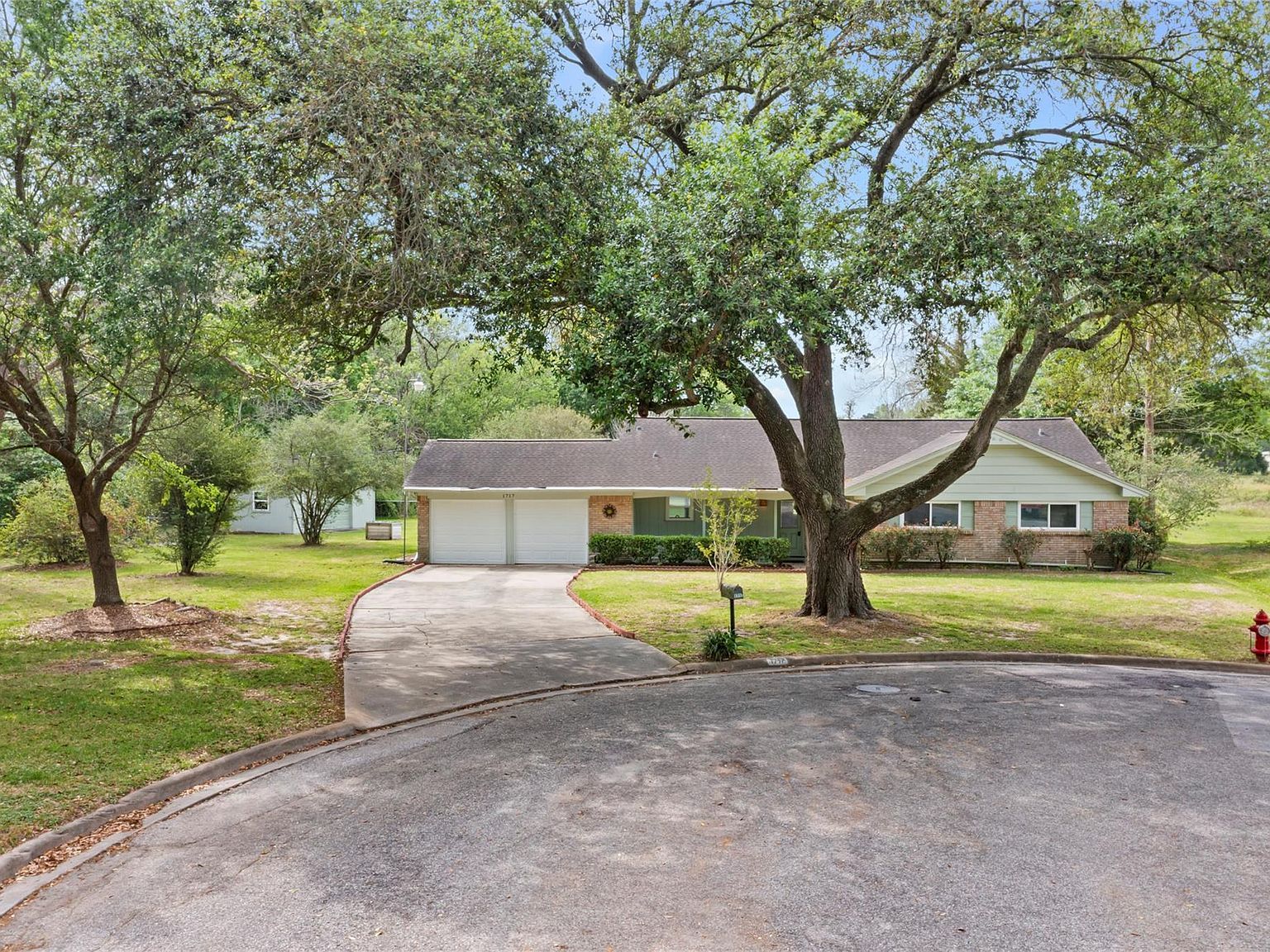 1717 Jones St Alvin, TX 77511 - Thumbnail 4
