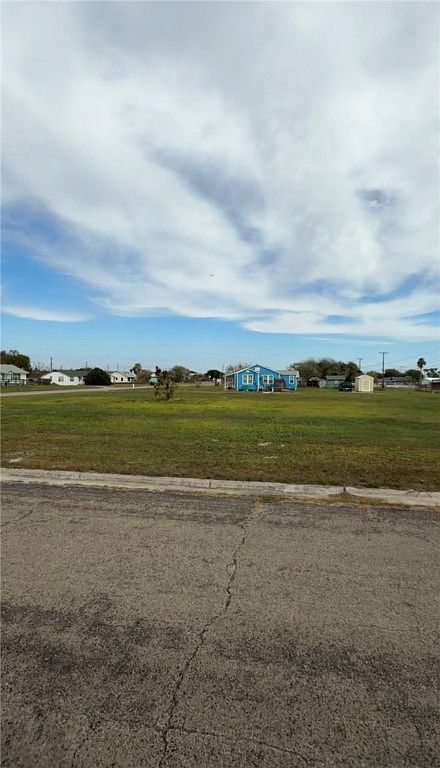 260 E Deberry Ave Aransas Pass, TX 78336 - Thumbnail 4