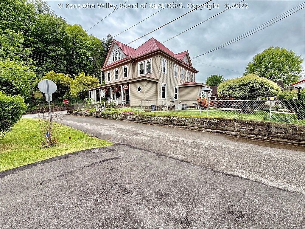 207 Russell Ave Sistersville, WV 26175 - Thumbnail 4