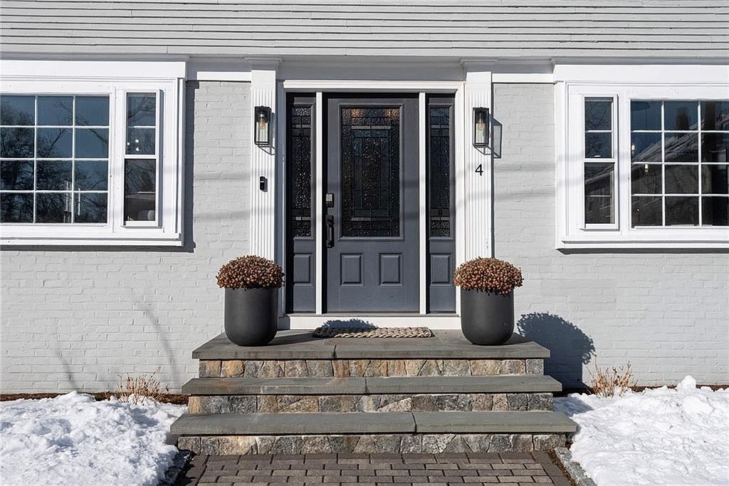 4 Mount Ave Providence, RI 02906 - Thumbnail 4