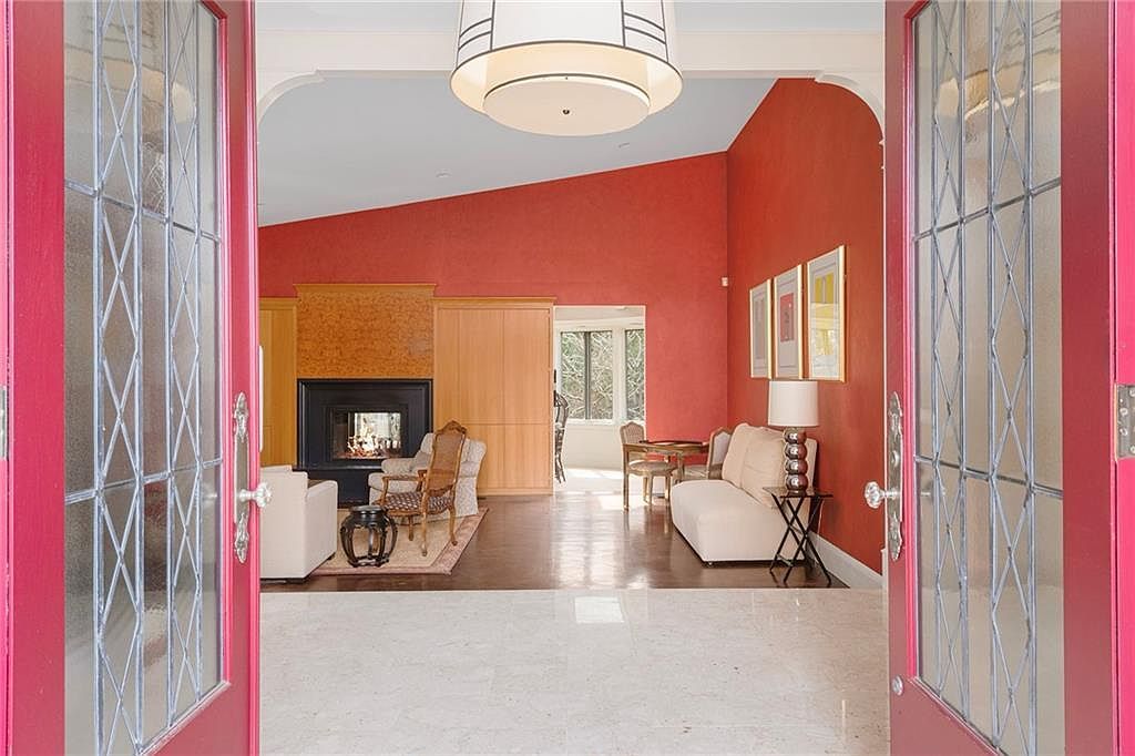 25 Linden Dr Providence, RI 02906 - Thumbnail 4