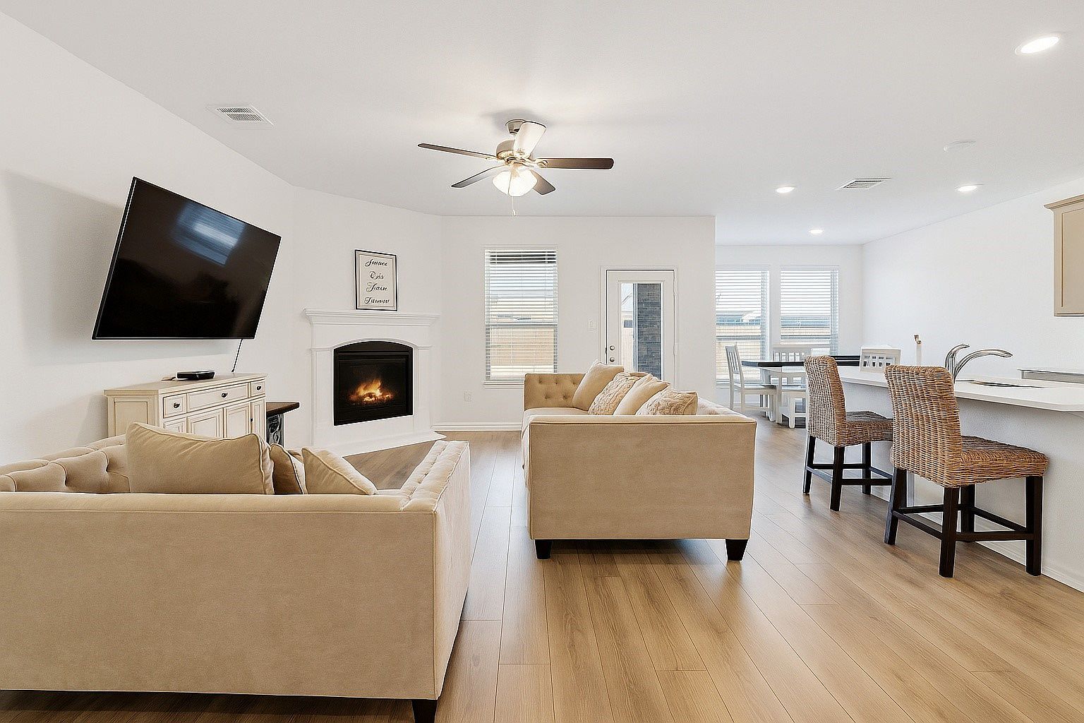 10407 Twisting Springs Dr Aubrey, TX 76227 - Thumbnail 4