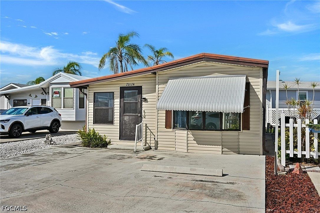 20124 Plum Tree Ln Estero, FL 33928 - Thumbnail 4