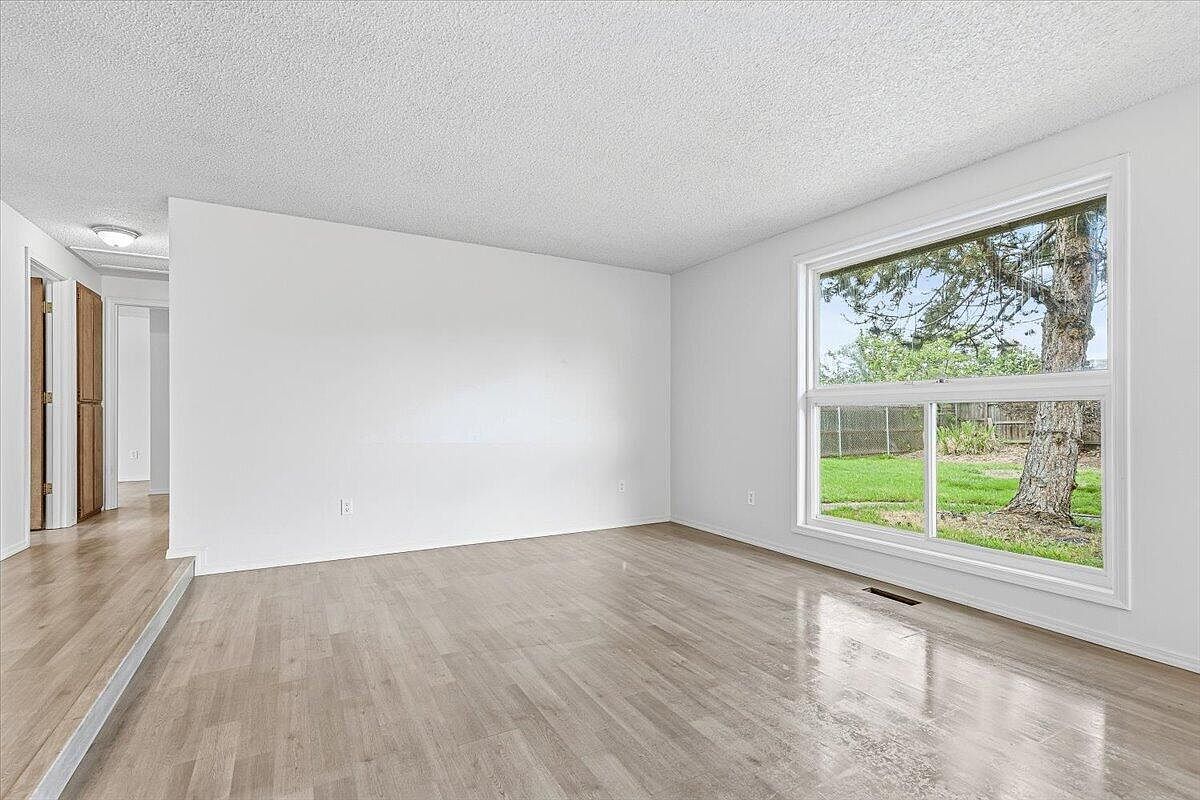 3167 Delta Waters Rd Medford, OR 97504 - Thumbnail 4