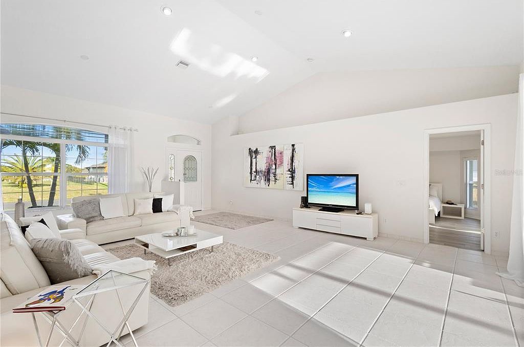 112 Tournament Rd Rotonda West, FL 33947 - Thumbnail 4